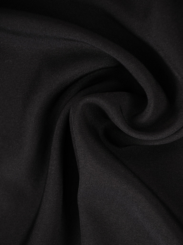 Elegancka czarna bluzka wizytowa z krótkim rękawem – prosty krój z ozdobnym dekoltem 38419