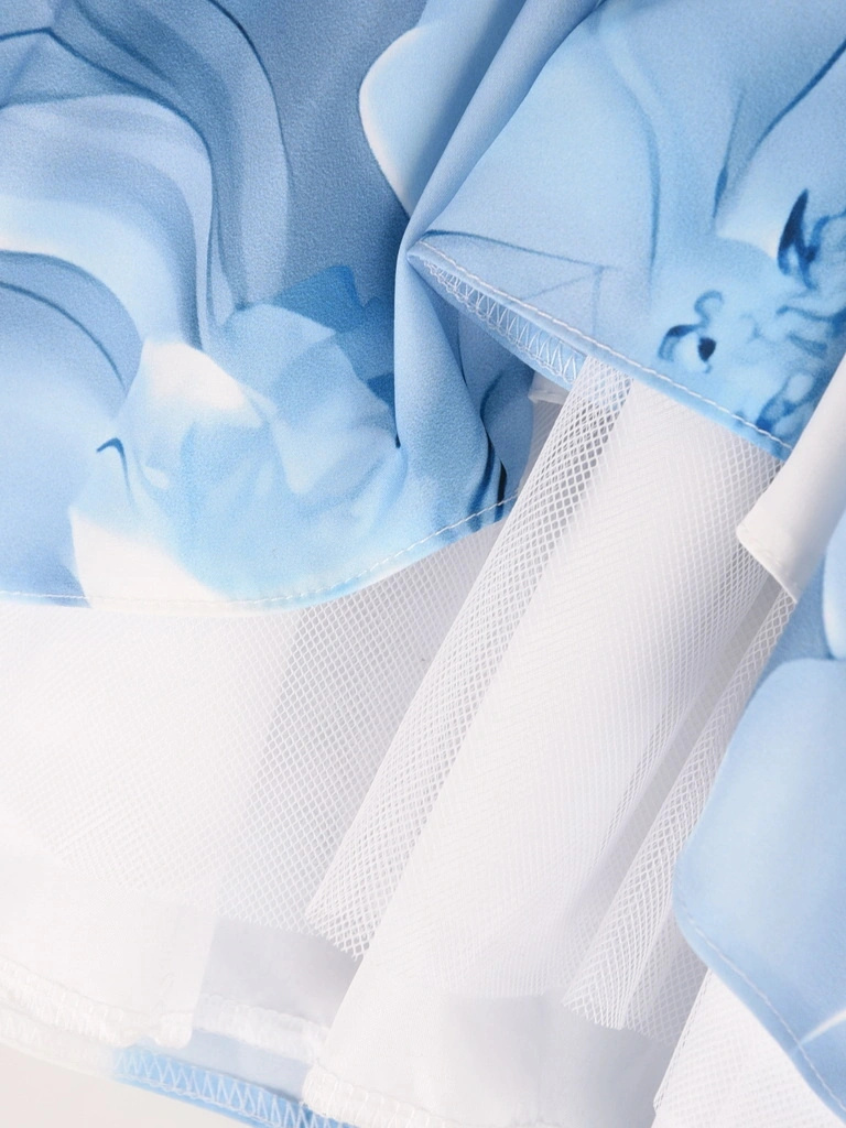 Elegancka błękitna sukienka w kwiaty midi – rozkloszowany fason z wiązaniem akcentującym talię 41939