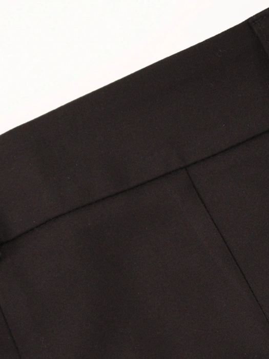 Czarne eleganckie spodnie damskie w kant – prosty fason z kieszeniami modelujący sylwetkę 40669