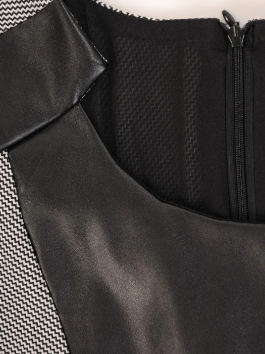 Prosta szaro-czarna sukienka midi – elegancka baskinka akcentująca talię i wycięty dekolt 27652