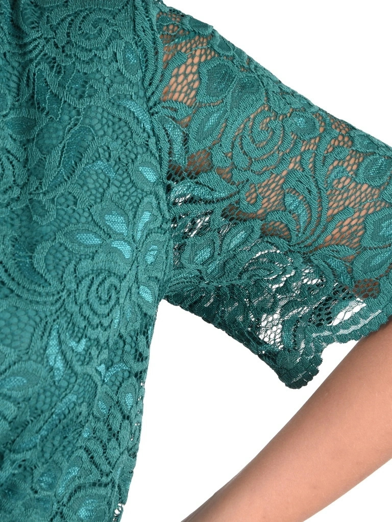 Zielona elegancka sukienka rozkloszowana midi w kwiaty – kopertowy dekolt i pasek podkreślający talię 42499