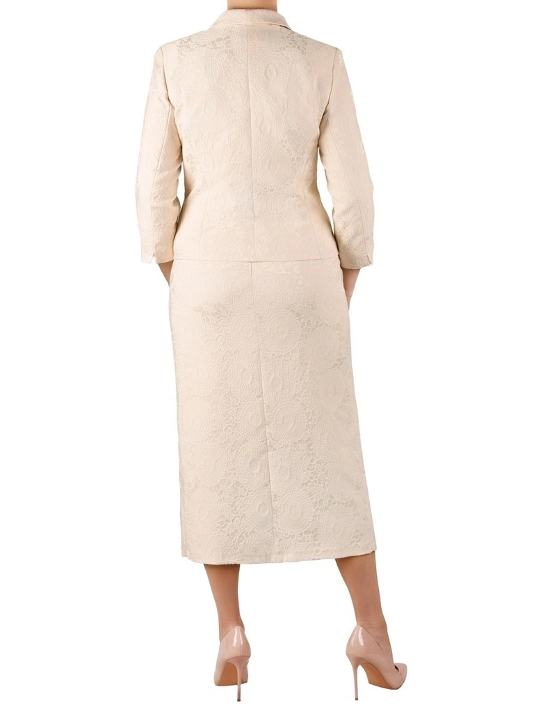Elegancka garsonka damska midi w kolorze kremowym – prosty fason z rozcięciem z przodu 41337