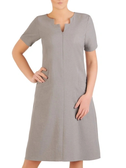 Elegancka rozkloszowana sukienka w kolorze cappuccino – kieszenie i modelujące talię przeszycia 29020