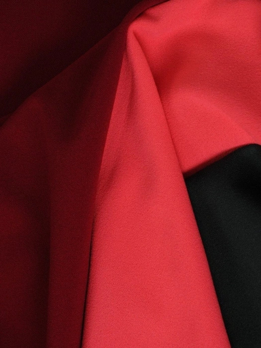 Wizytowa sukienka rozkloszowana midi bordowa z dekoltem w łódkę – fason pięknie modelujący talię 18601