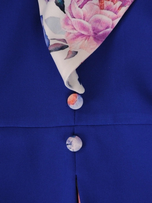 Elegancka sukienka rozkloszowana midi w kwiaty z rękawem 3/4 – kobiecy krój z baskinką modelujący sylwetkę 35905