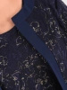 Granatowy zestaw z sukienką midi i żakietem w złote kwiaty – podkreślający sylwetkę prosty krój 35129