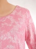 Elegancka sukienka trapezowa midi w kwiaty – kobiecy krój subtelnie modelujący sylwetkę 35713