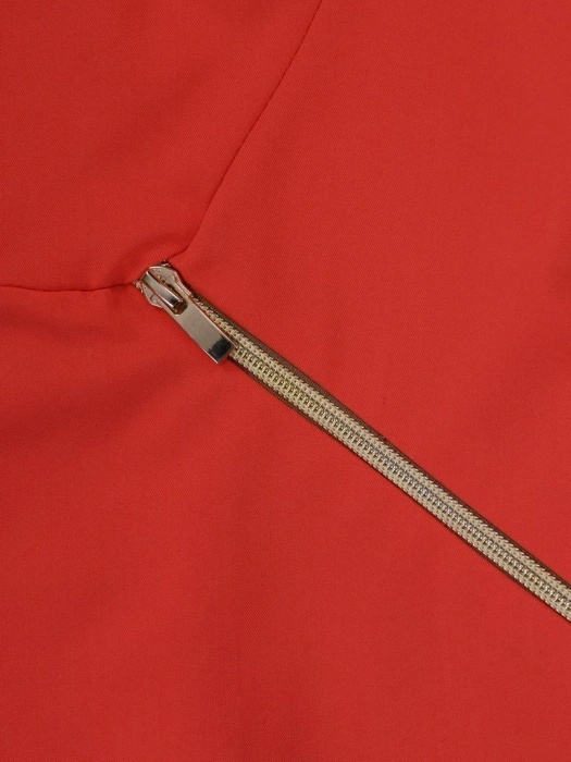 Koralowa sukienka koktajlowa o prostym kroju – elegancki fason wysmuklający sylwetkę 3172