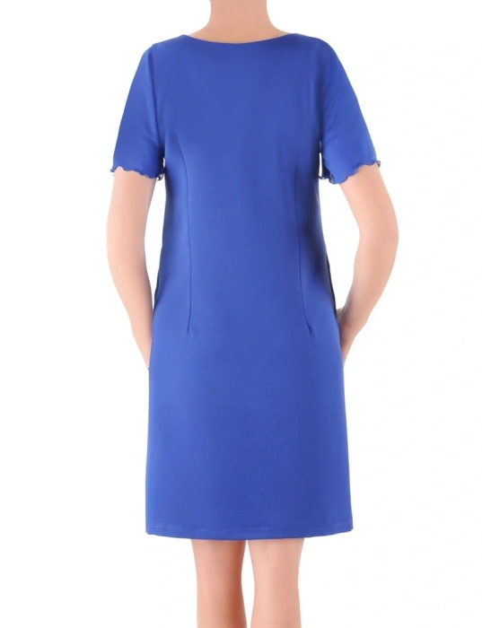 Ciemnochabrowa sukienka midi o prostym kroju z dekoltem w serek – elegancka kreacja z odpinaną różyczką 38324