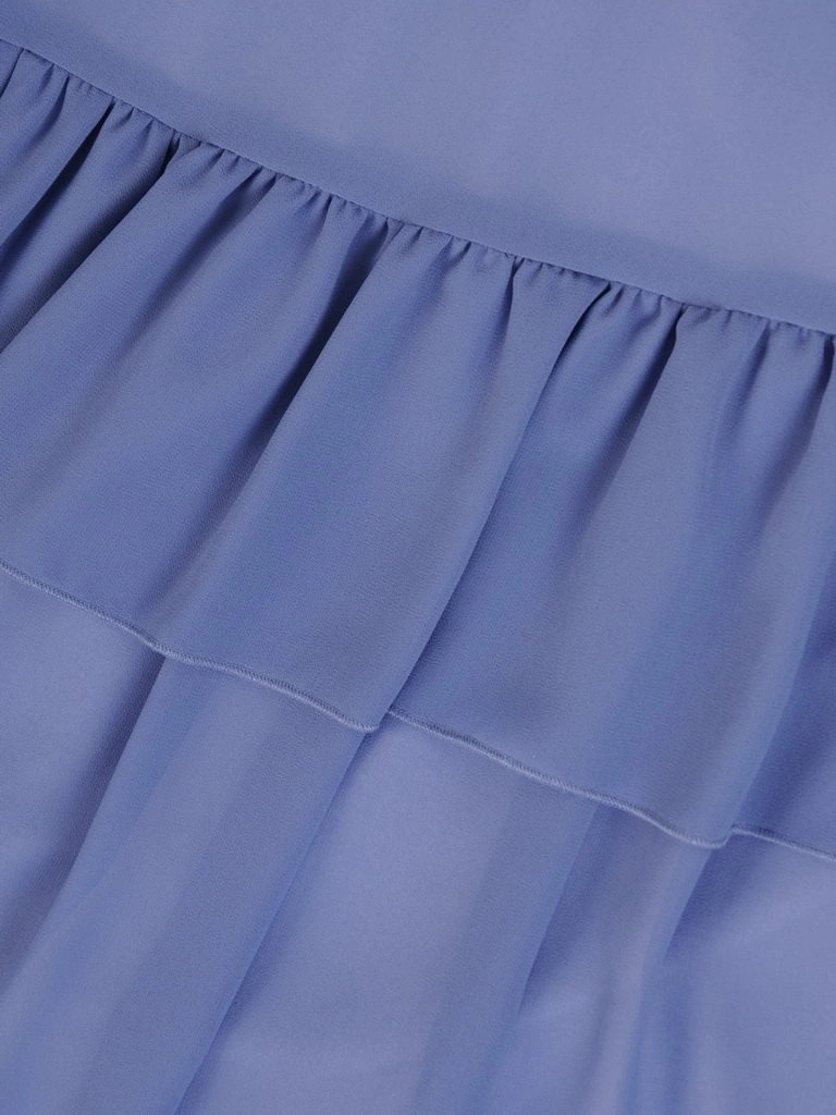 Błękitna sukienka maxi na wesele rozkloszowana z dekoltem serek – zwiewny fason z asymetrycznym dołem 29247