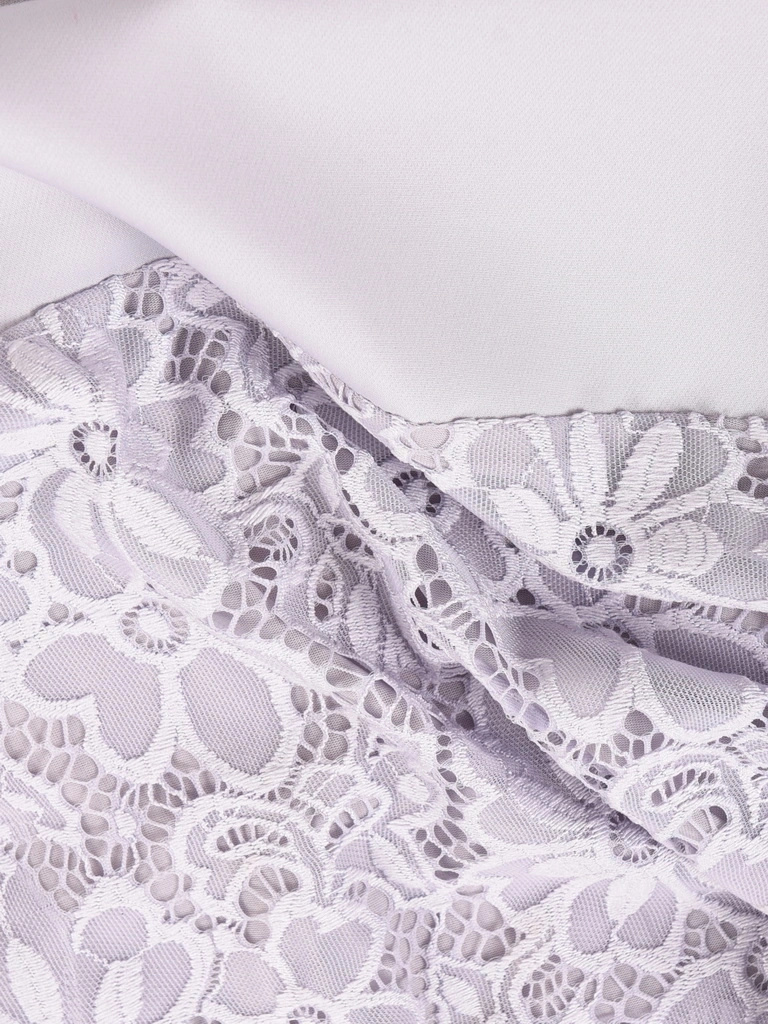 Popielata sukienka prosty fason z koronkowym dekoltem – wyszczuplające zaszewki i elegancki styl na przyjęcia 20007