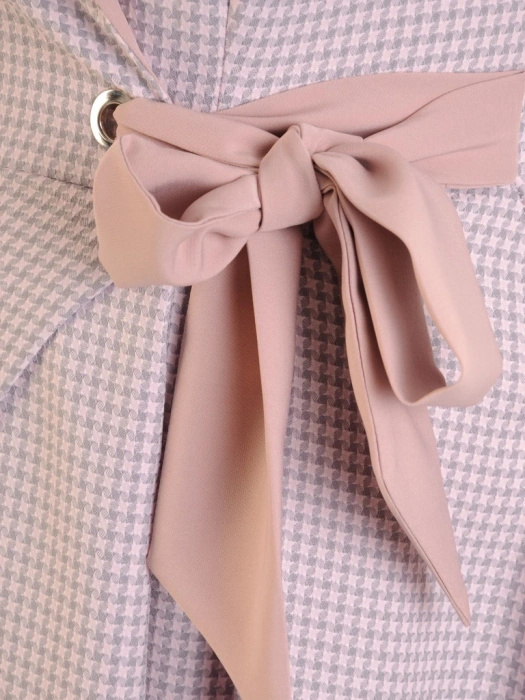 Elegancka sukienka rozkloszowana midi w pepitkę – kobiecy krój z wiązaniem w pasie 34682