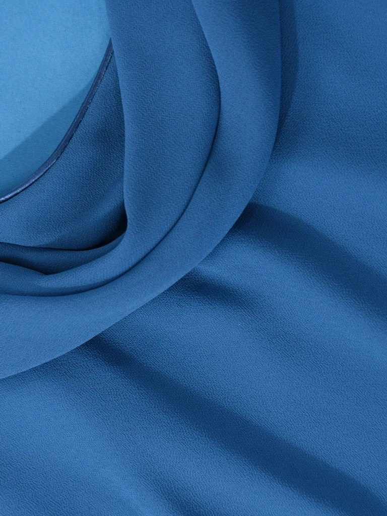Elegancka morska sukienka maxi o kroju syrenki – efektowny dekolt woda i subtelnie wysmuklający fason 41815