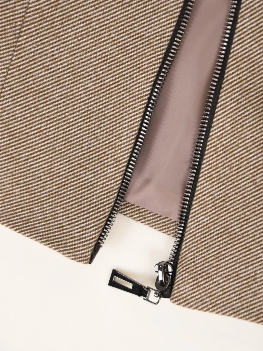 Elegancki żakiet damski do sukienki w prążki – prosty fason z wygodnym suwakiem 42645