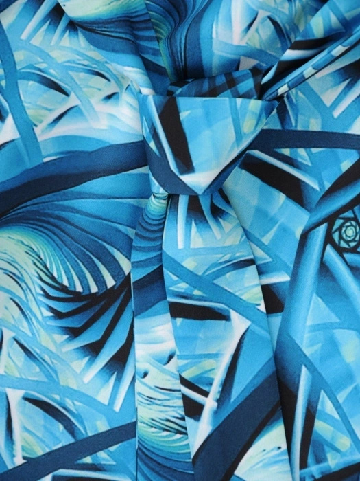 Elegancka chabrowa sukienka wizytowa z kopertowym dekoltem – prosty krój z paskiem modelującym talię 35895