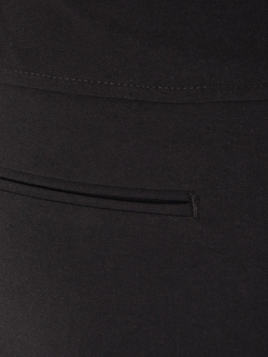 Czarne spodnie garniturowe o prostym kroju – elegancki model z kantem idealny do pracy 40508