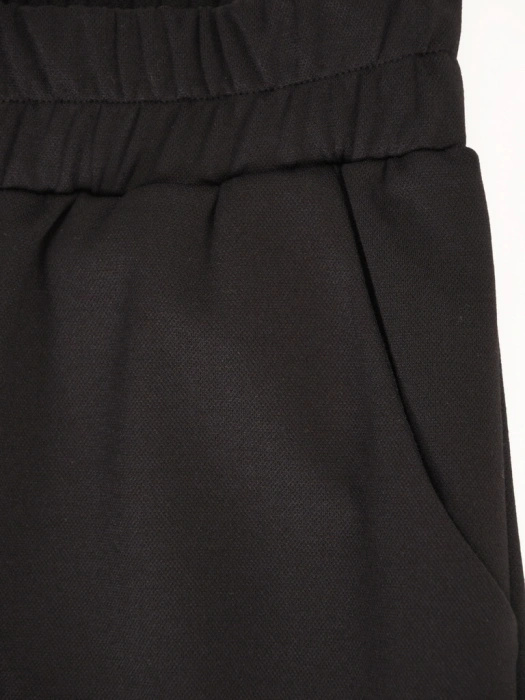 Elegancki czarny komplet damski ze spodniami – komfortowy prosty krój z wiskozy 42160