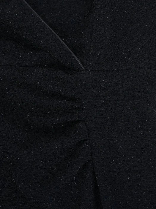 Czarna sukienka wieczorowa o prostym kroju – tiulowe rękawy 3/4 i modelujące marszczenie 13841