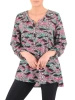 Wielobarwna bluzka plus size w zwierzęcy deseń na lato – trapezowy krój z dekoltem V, optycznie wysmuklający sylwetkę 39692