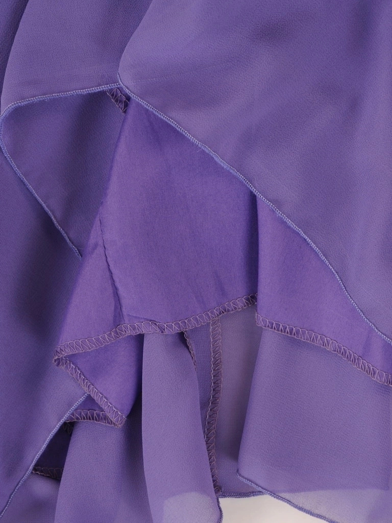 Fioletowa sukienka koktajlowa maxi trapezowa – zwiewny krój maskujący biodra 37704