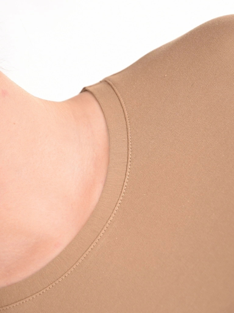 Elegancka bluzka bawełniana z długim rękawem camel – prosty fason z przedłużanym tyłem 41543