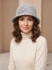 Elegancki szary kapelusz damski cloche – ciepły model na zimę z ozdobnym kwiatem 42388
