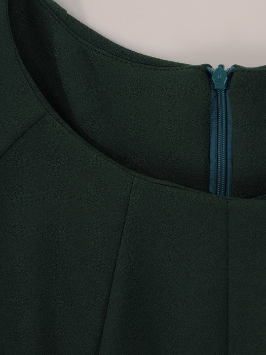 Sukienka damska 19103, zielona kreacja w luźnym fasonie z kieszeniami.