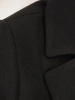 Elegancki czarny płaszcz zimowy z paskiem – prosty krój z odpinanym futerkiem 27790