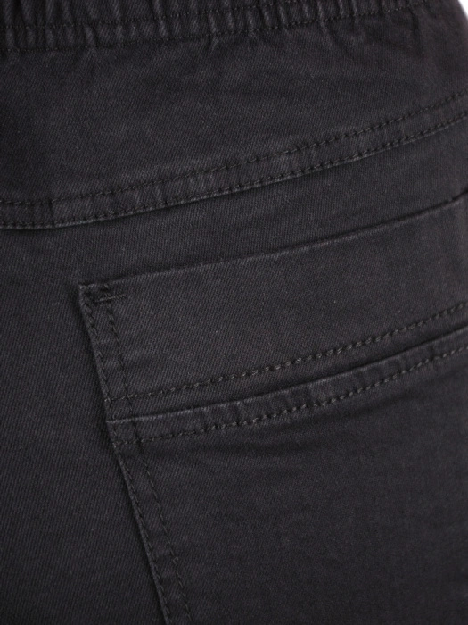 Eleganckie czarne spodnie z prostymi nogawkami i elastycznym pasem – optycznie wysmuklające figurę plus size 34900