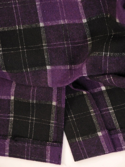 Elegancka sukienka midi w kratę o prostym kroju – ozdobna baskinka podkreślająca linię talii 35013
