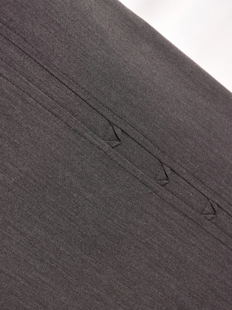 Elegancka grafitowa spódnica midi plus size – o prostym kroju wysmuklającym sylwetkę z gumą w pasie 40650