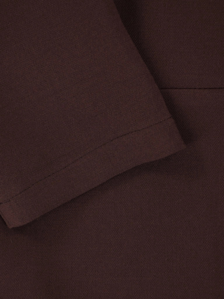 Elegancka brązowa sukienka midi z kieszeniami – rozkloszowany krój z paskiem akcentującym talię 40796