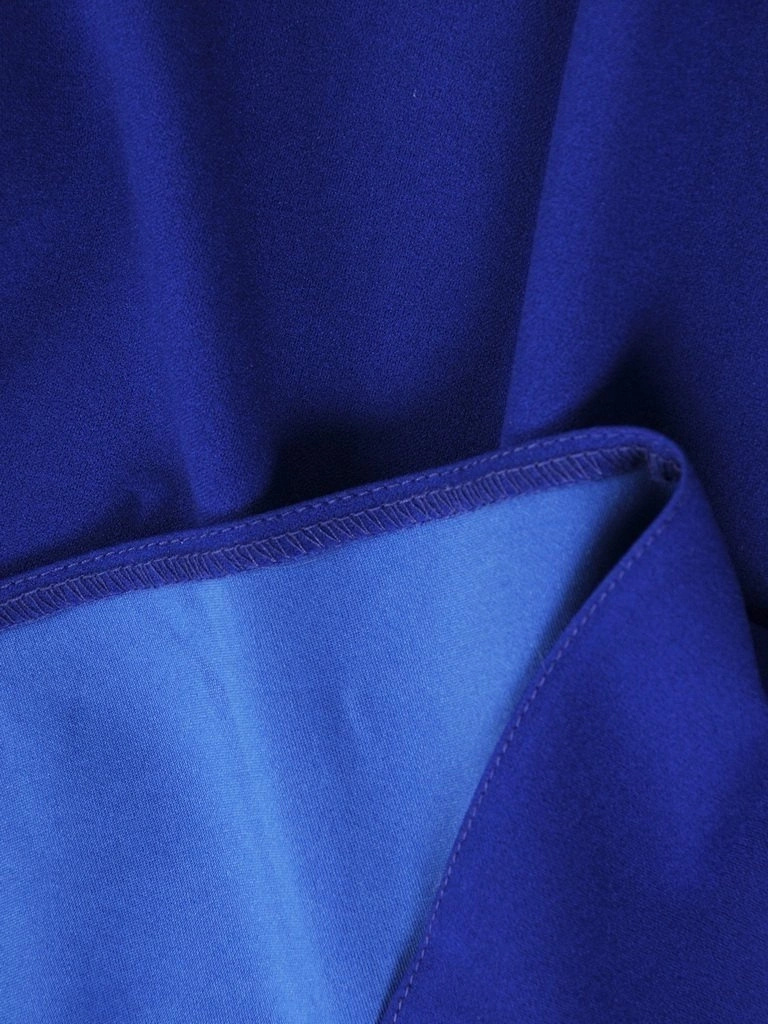 Elegancka sukienka rozkloszowana chabrowa z kieszeniami – fason z dekoltem w serek wysmuklający sylwetkę 30386