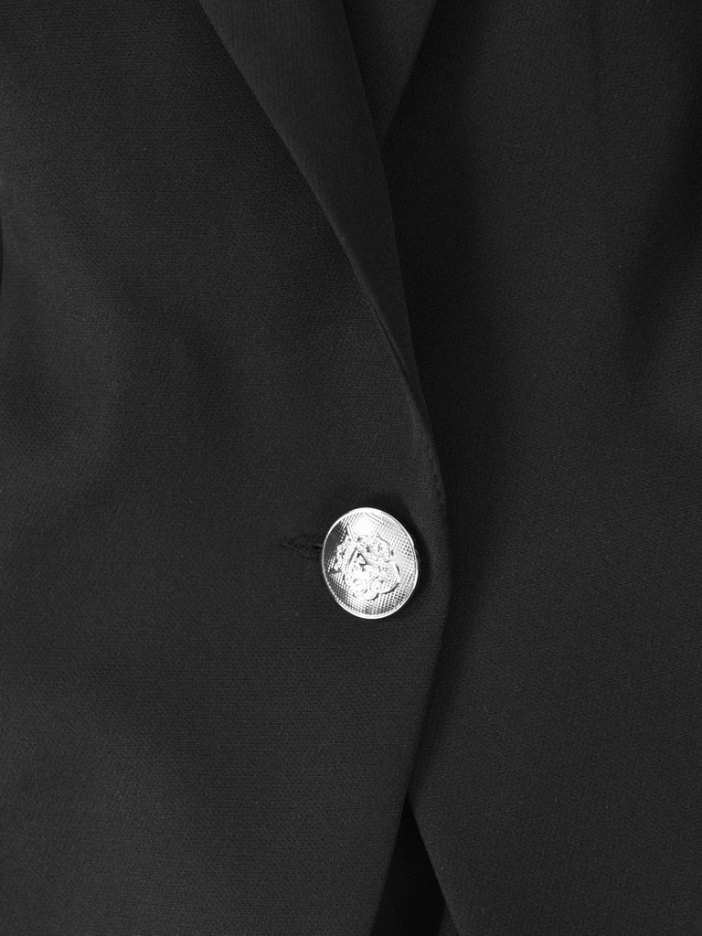 Elegancki czarny żakiet damski do sukienki – szykowny model z rękawem 3/4 wysmuklający sylwetkę 40041