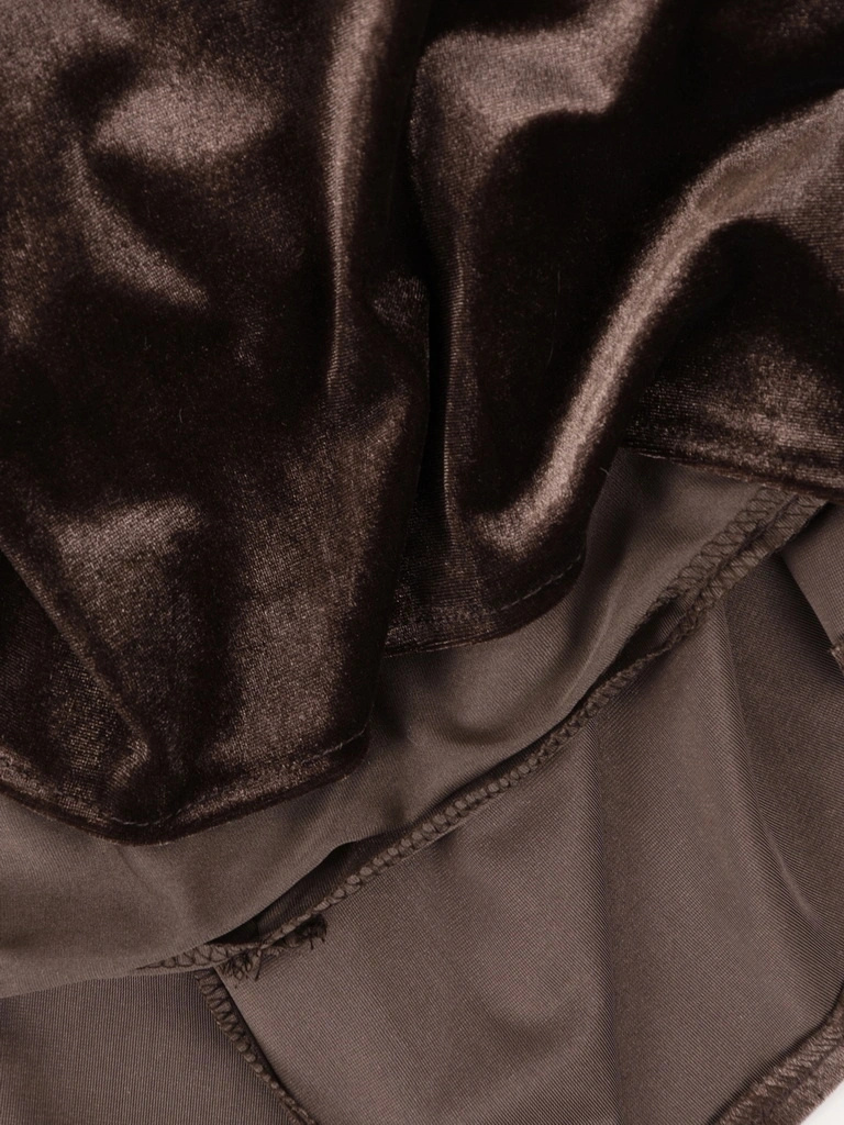 Gładka brązowa sukienka rozkloszowana maxi – stylowy fason z paskiem wysmuklającym sylwetkę 41026