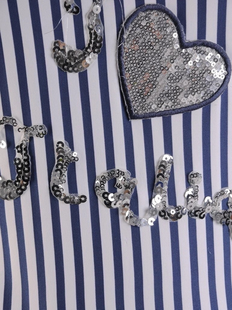 Elegancka bluzka wizytowa w paski z cekinami – prosty fason z dekoltem w łódkę 8330