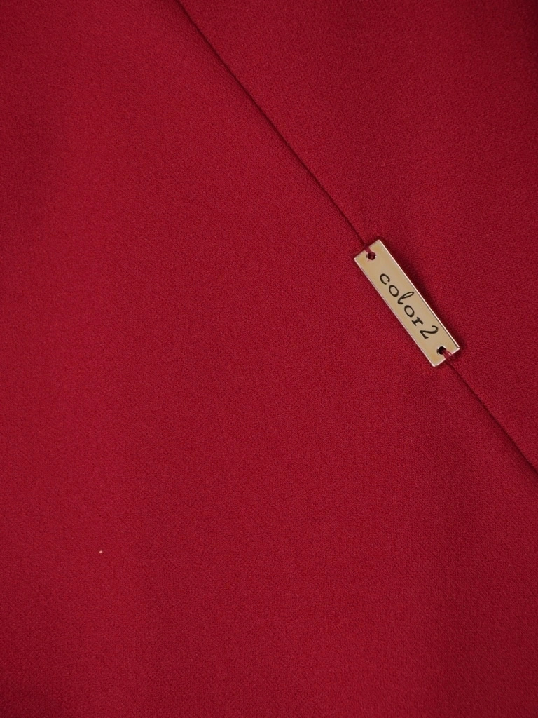 Elegancka czerwona sukienka midi z rękawem 3/4 – prosty krój z wyszczuplającymi zaszewkami 41284