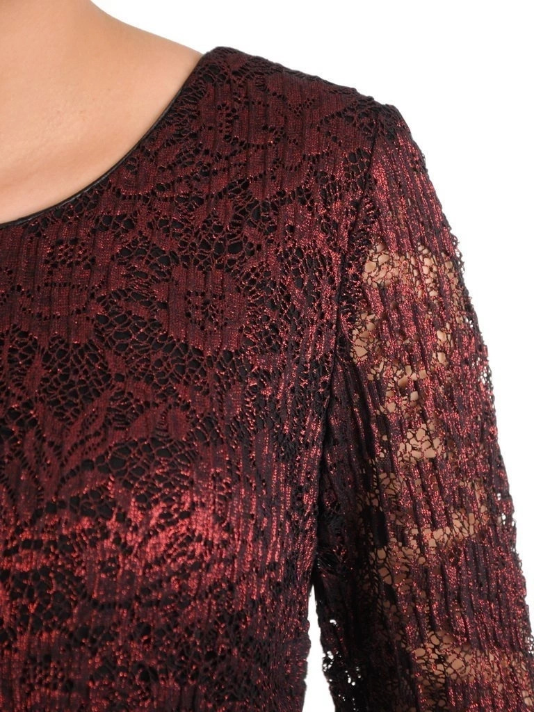 Bordowa sukienka na wesele midi w kwiaty – prosty fason z rękawem 3/4 pięknie eksponujący szyję 29869