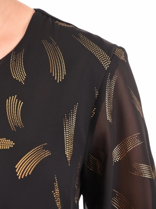 Elegancka sukienka sylwestrowa midi czarna ze złotem – prosty krój z modelującą baskinką 40594
