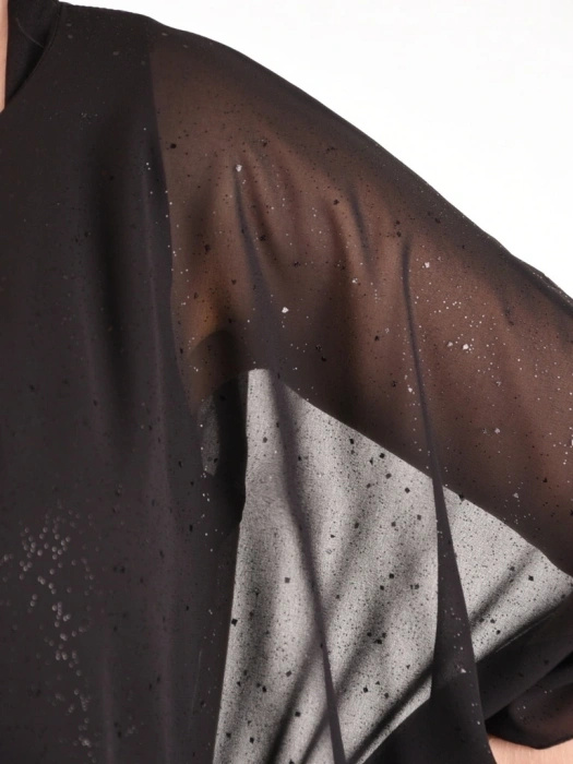 Czarna bluzka Plus Size z rękawami kimono, luźny fason – delikatnie połyskująca na lato 42053