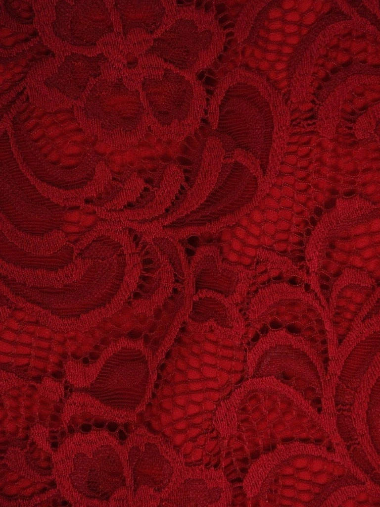 Elegancka czerwona sukienka prosta z dekoltem serek – wyszczuplające wstawki z kwiatowej koronki 19651