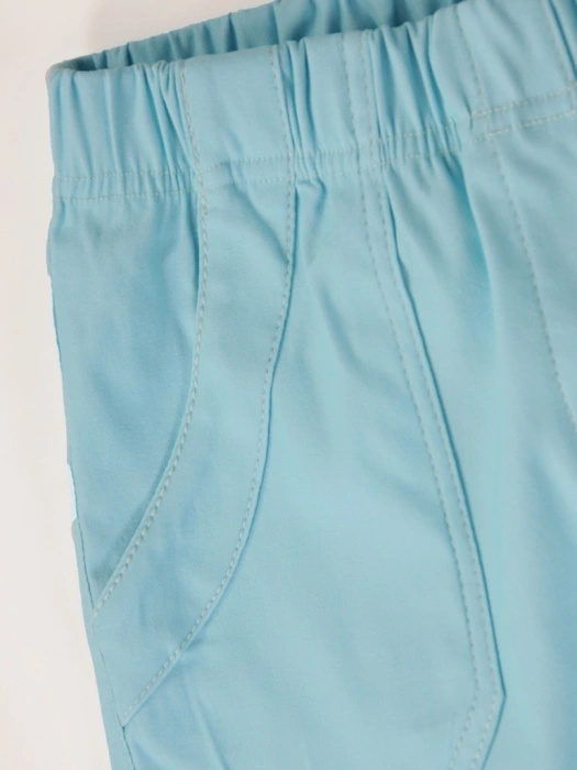 Letnie szorty damskie plus size w kolorze błękitu – wygodne i przewiewne, wysmuklające nogi 37564