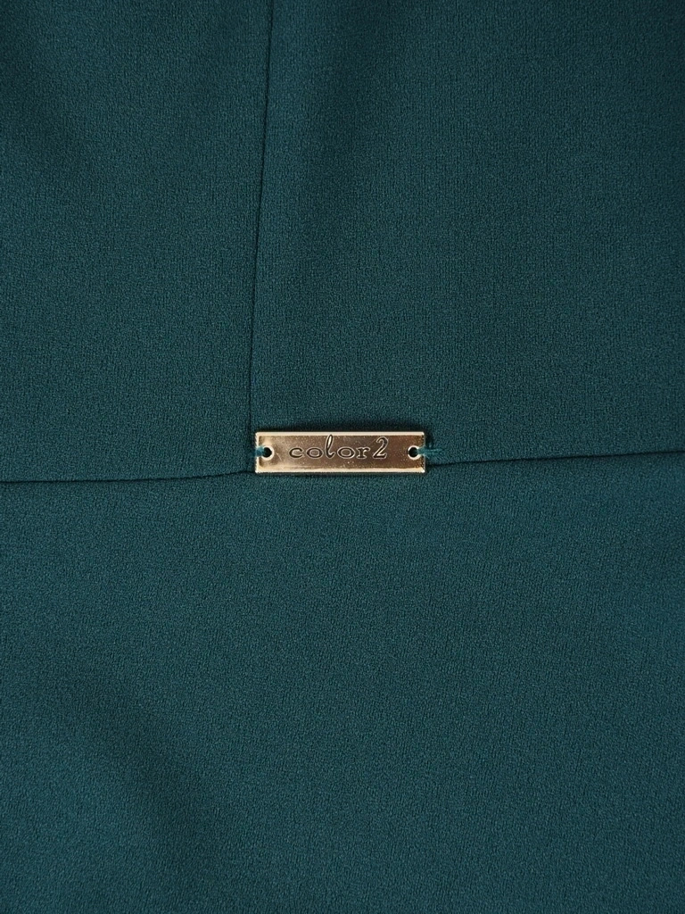Elegancka sukienka rozkloszowana w kolorze butelkowej zieleni – kobiecy fason tuszujący biodra 40780