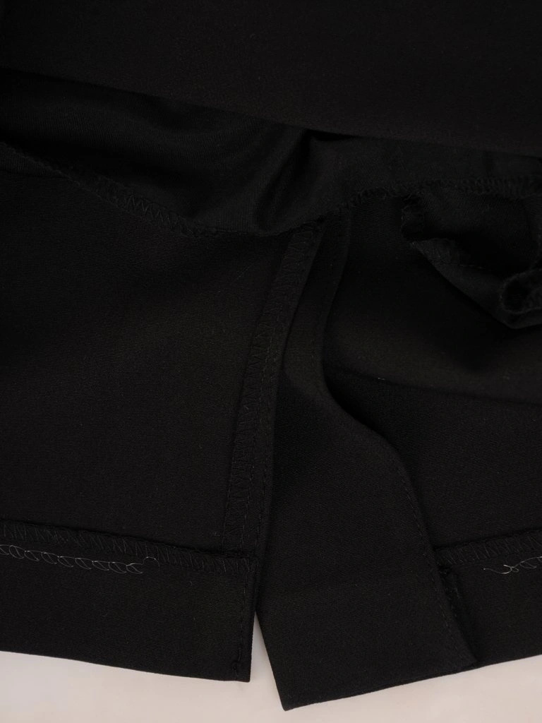 Elegancka sukienka w pepitkę midi z kołnierzykiem – prosty krój z wyszczuplającymi zaszewkami 25387