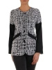 Stylowa marynarka damska plus size w geometryczny print – maskujący biodra fason z dekoltem łódka 18404