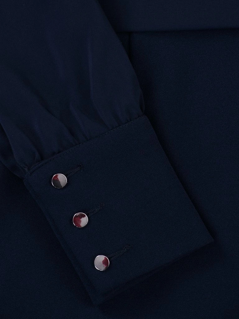 Granatowa wizytowa sukienka midi z dekoltem w serek – maskujące marszczenia i eleganckie mankiety 14471