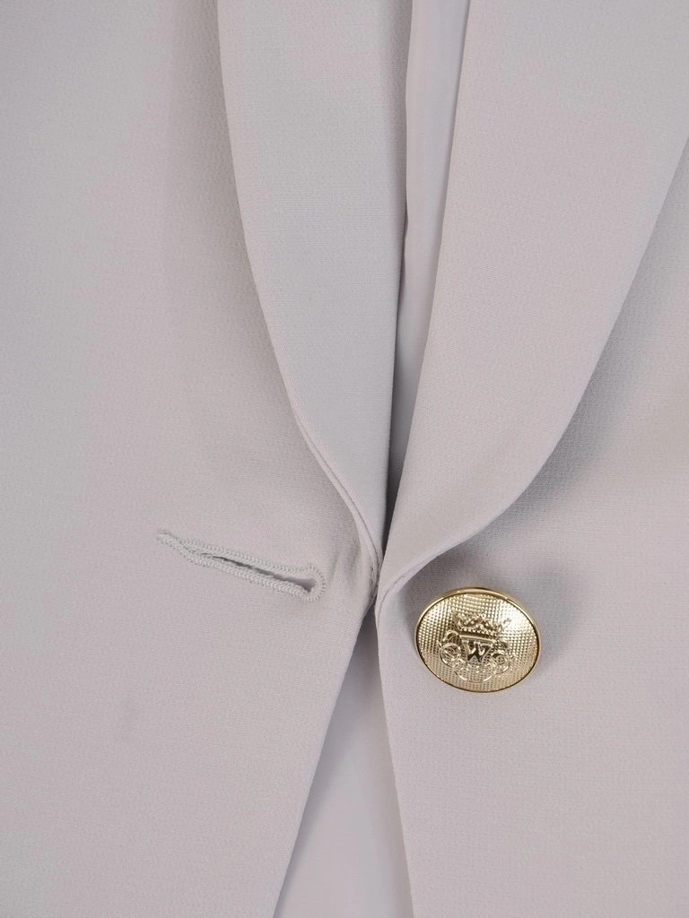 Elegancki szary żakiet damski do sukienki – prosty fason z biżuteryjnym zdobieniem 25760