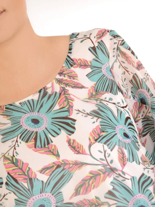 Elegancka sukienka trapezowa w kwiaty – dwuwarstwowy fason maskujący biodra 33750