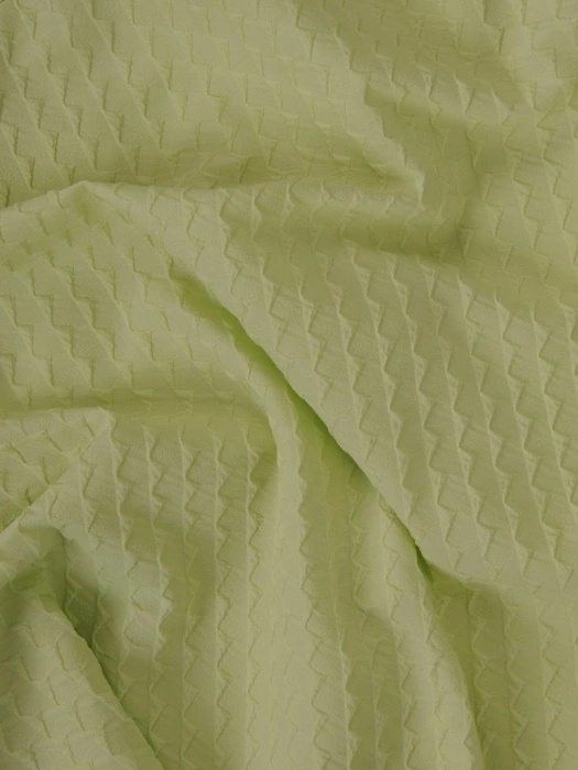 Pastelowo zielona sukienka midi z dekoltem łódka – prosty, wygodny fason z kieszeniami 11235