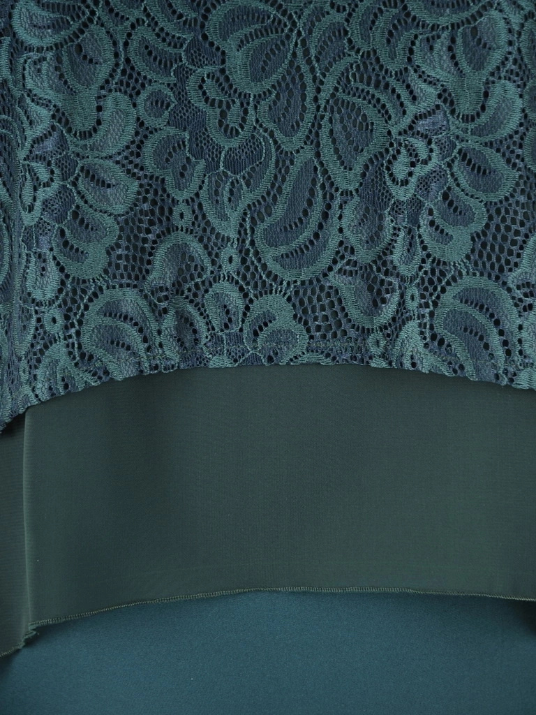 Butelkowozielona sukienka koktajlowa midi – prosty fason z bufiastym rękawem 3/4 dodający elegancji 35132